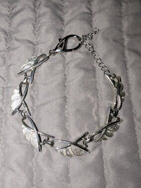 $3 with Bundle ~ Silver Tone Dragonfly Wing & Twig Link Bracelet  6451